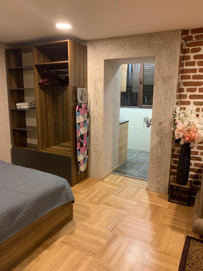 Апартаменты 12 Maksim Gorki Street Тбилиси Экстерьер фото